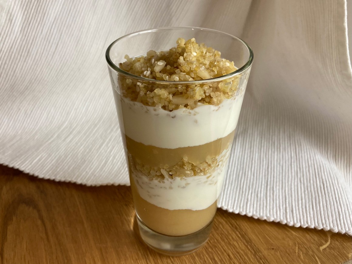 Knusper-Bulgur mit Apfelmus