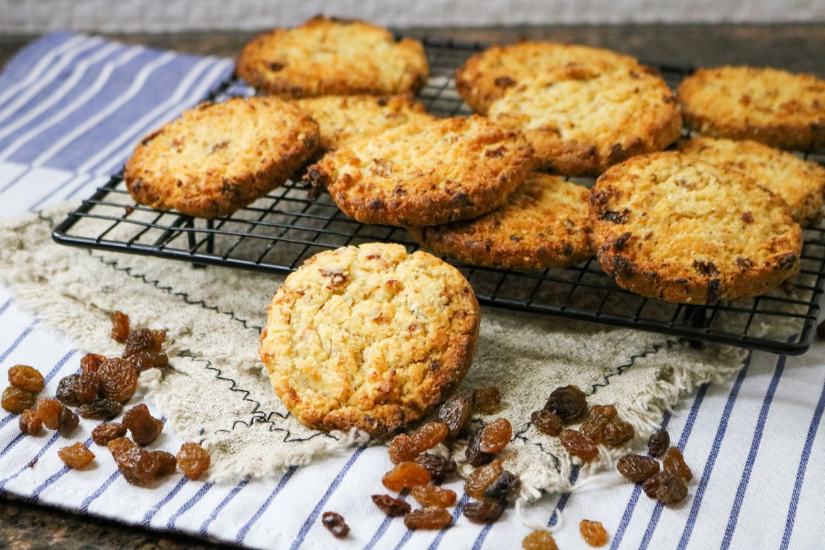 Kokoskekse mit Rosinen - Rezept
