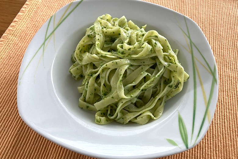 Fettuccine mit würzigem Pesto