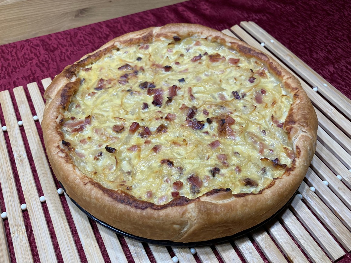 Zwiebelkuchen mit Blätterteig
