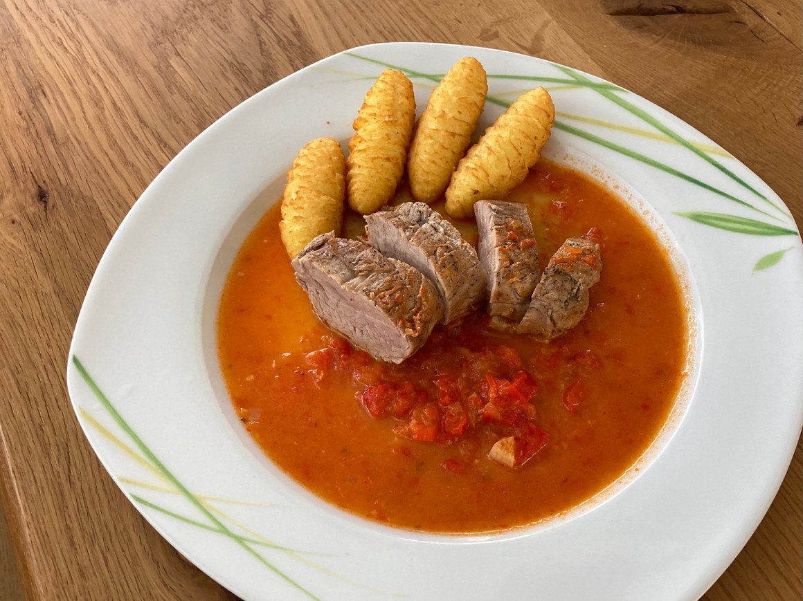 Schweinefilet mit Paprikasauce