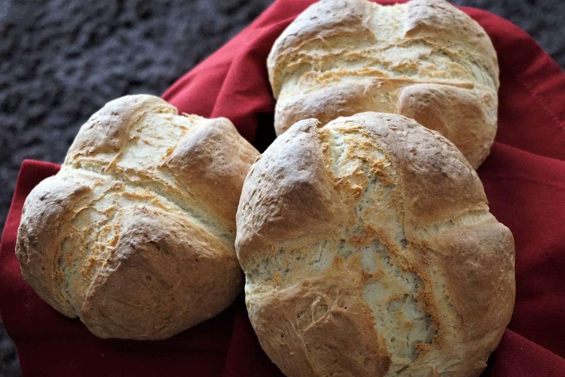 Weißbrote vom Blech