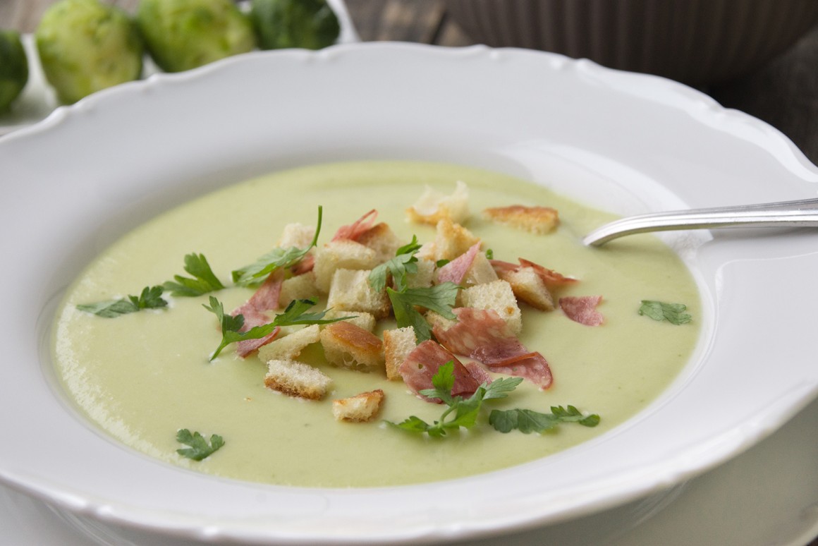 Rosenkohlsuppe mit Speck - Rezept