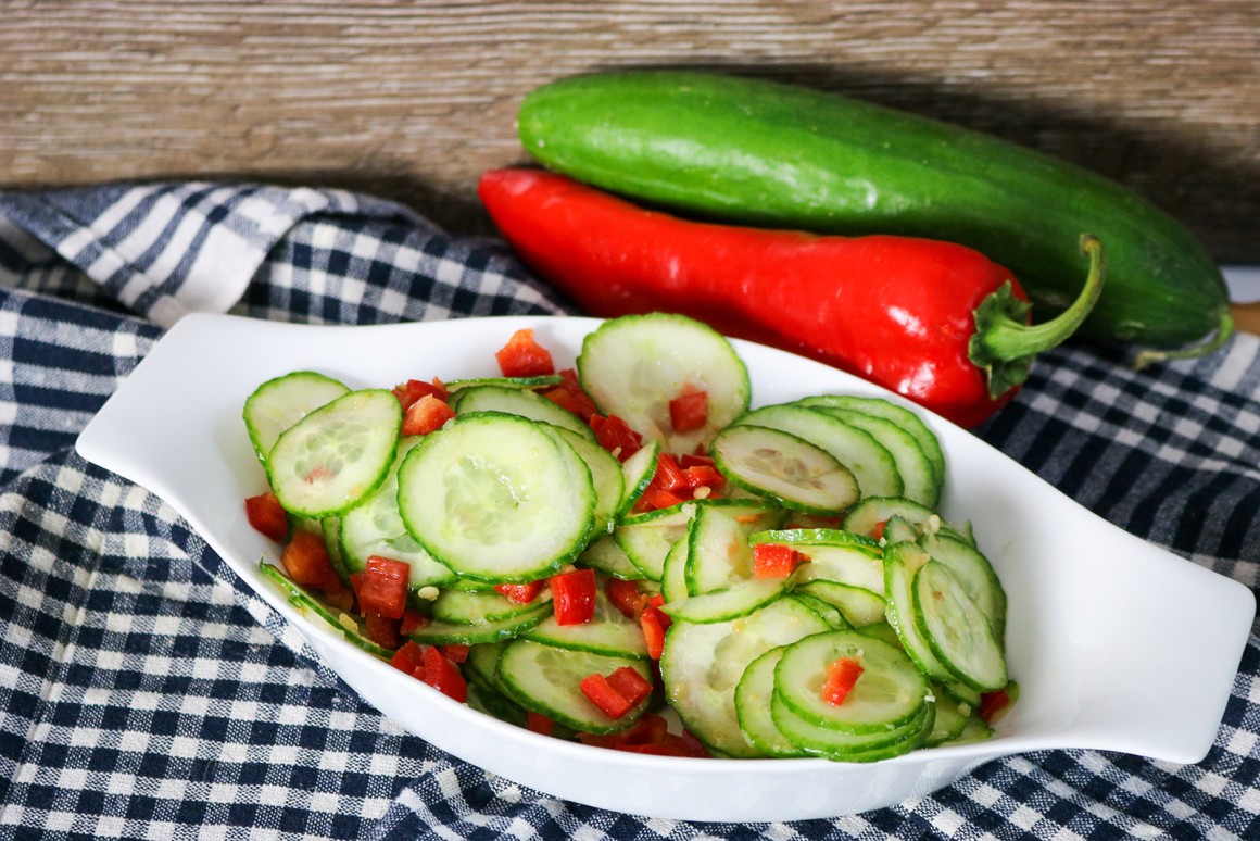 Süßsaurer Gurkensalat - Rezept