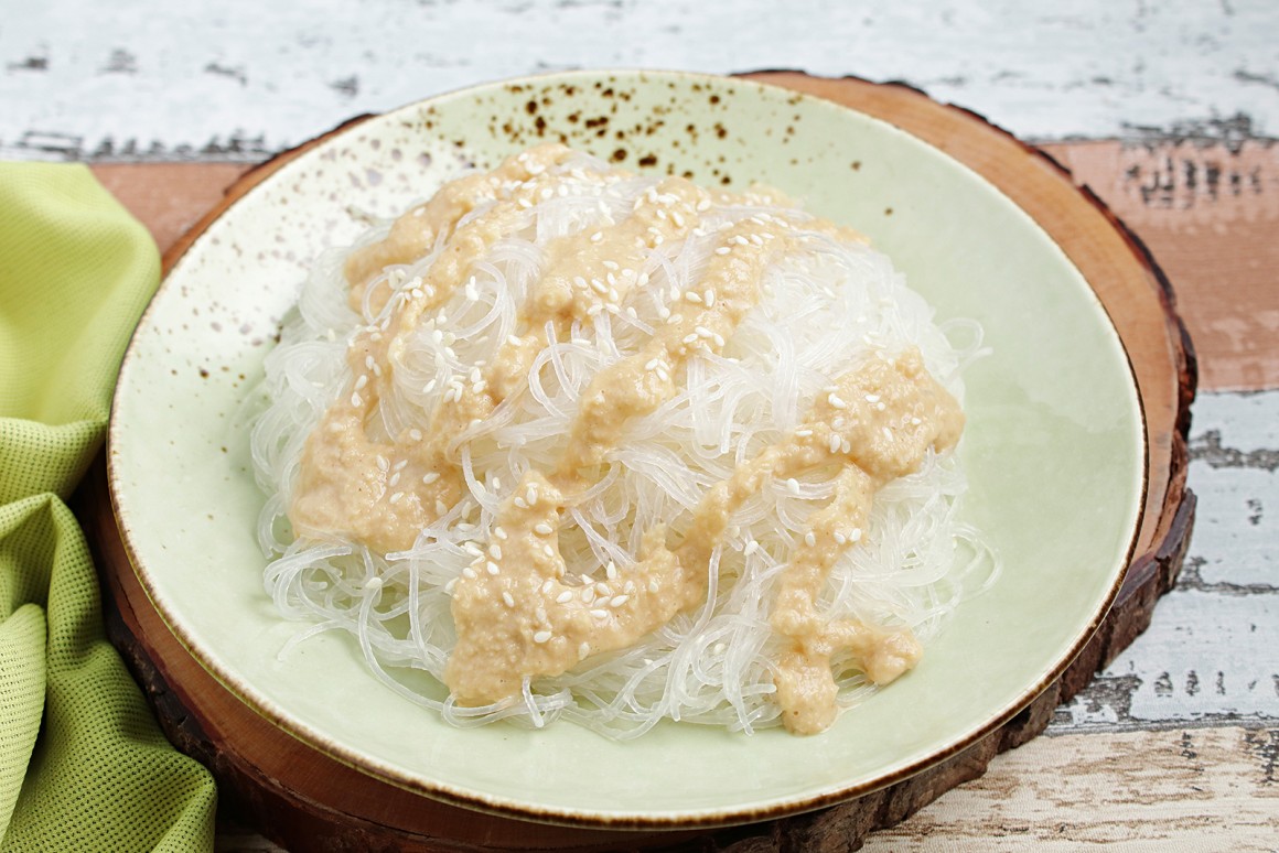 Vegane Glasnudeln mit Erdnusssauce