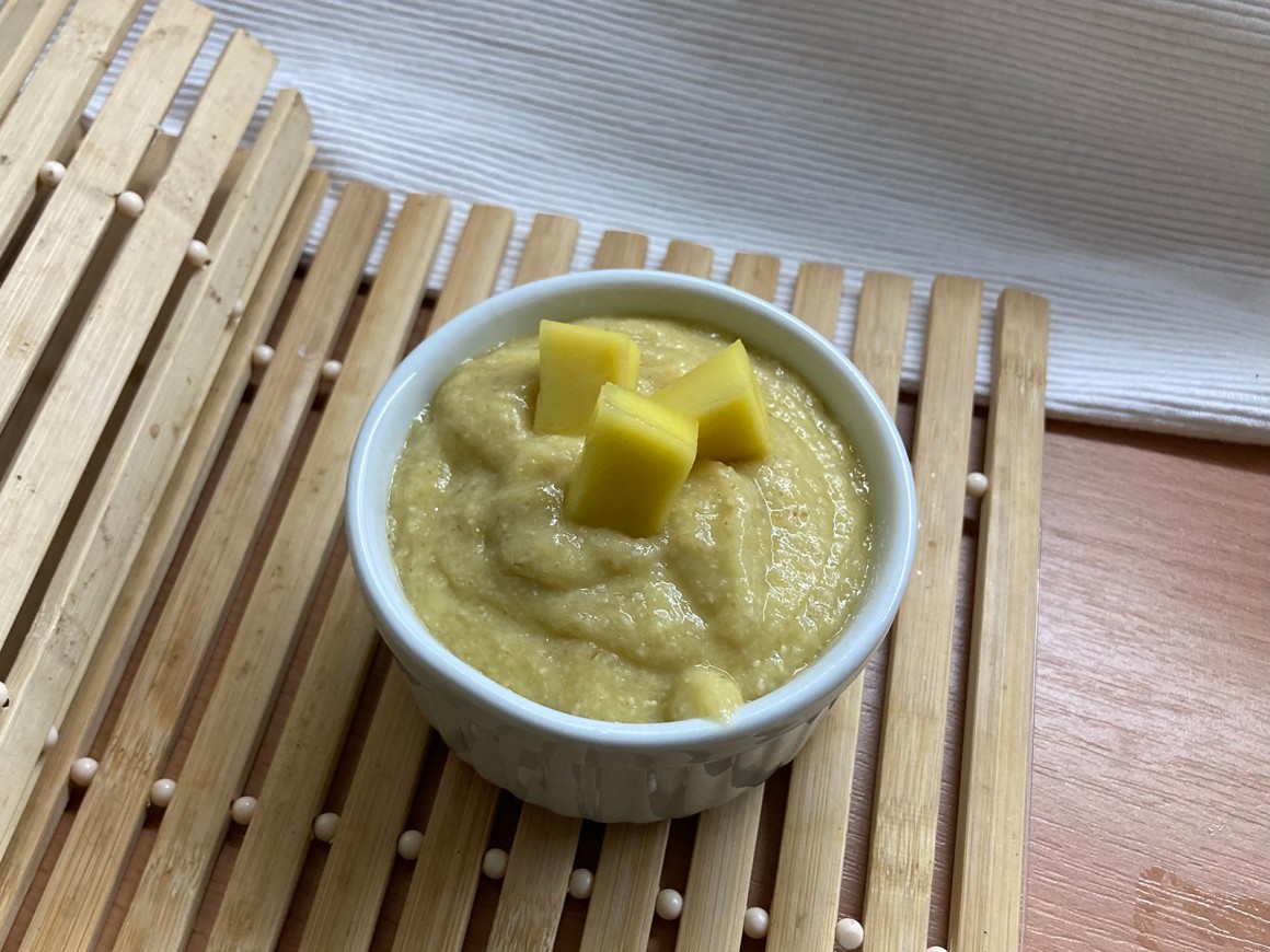 Babybrei mit Mango und Dinkel
