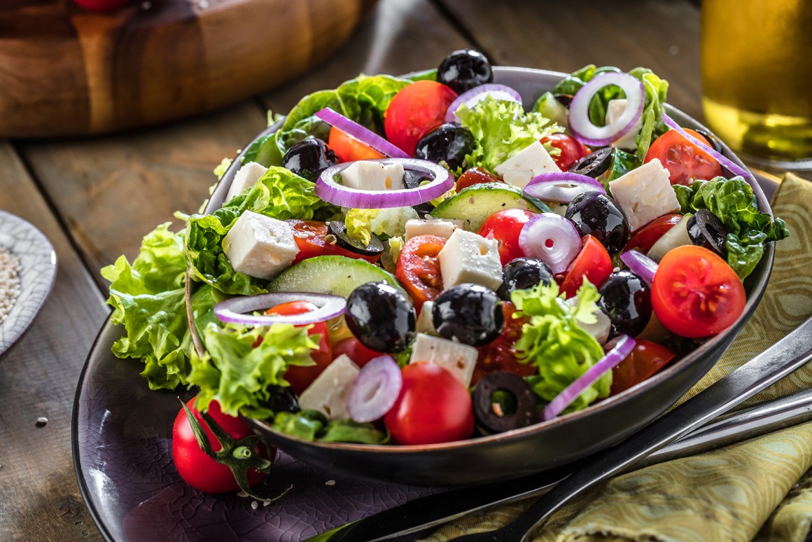 Bunter griechischer Salat