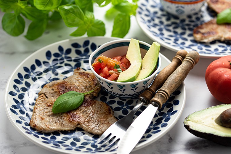 Putenschnitzel mit kalifornischer Salsa
