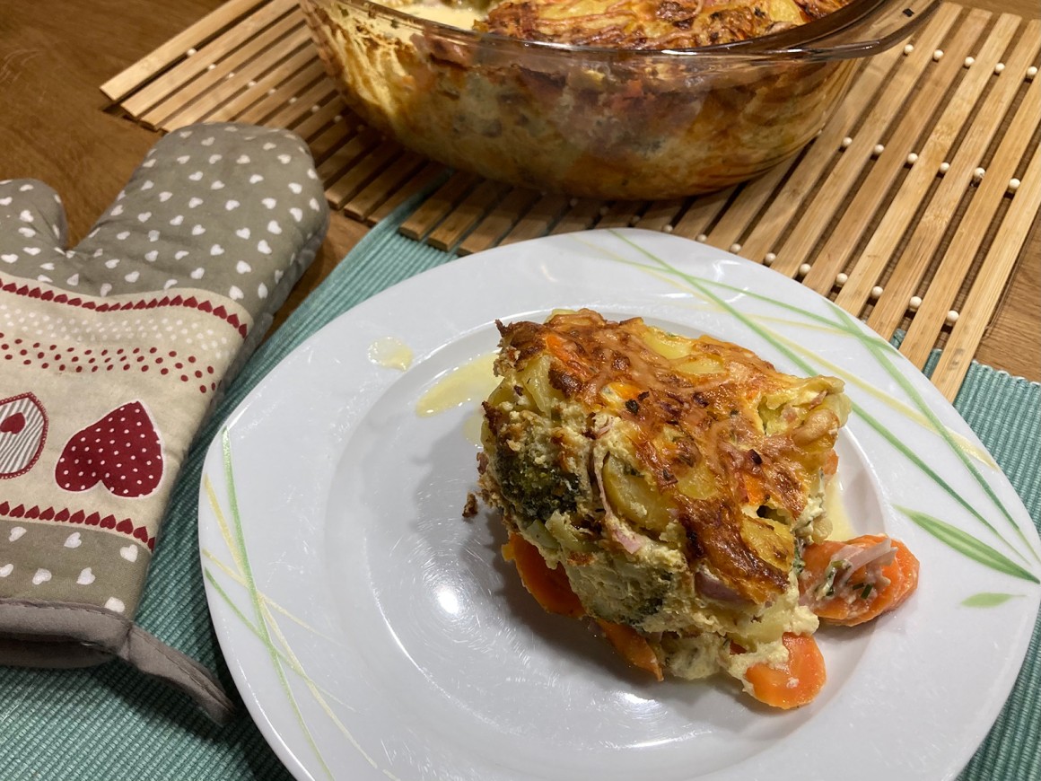 Kartoffelauflauf mit Schinken und Gemüse