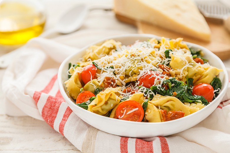 Mediterraner Tortellinisalat