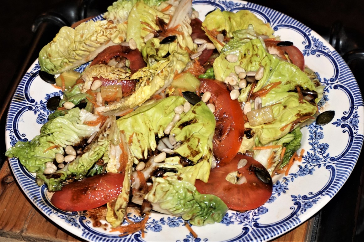 Blattsalat mit Himbeervinaigrette