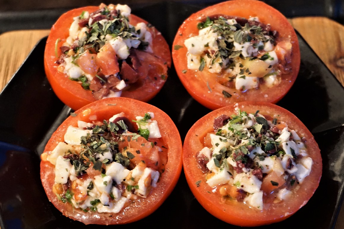Mozzarella-Cocktail in Tomaten