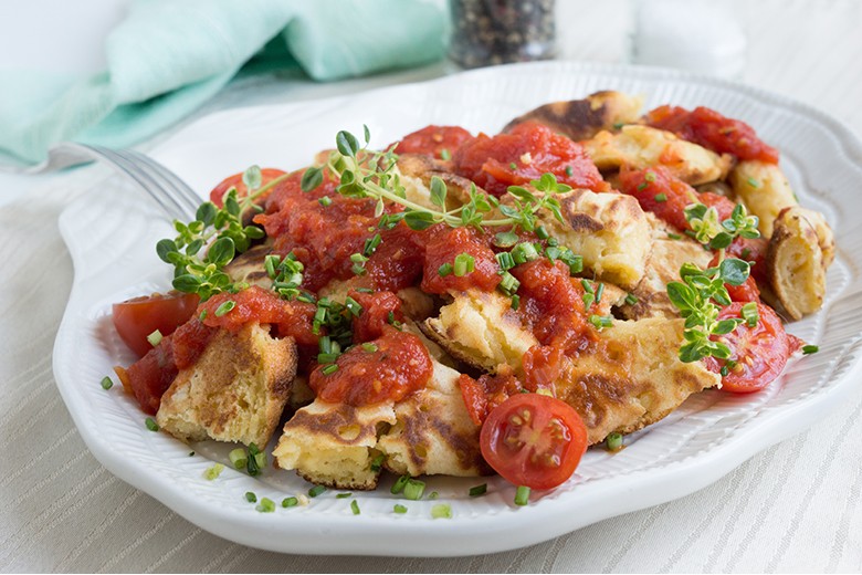 Kratzete mit Tomaten