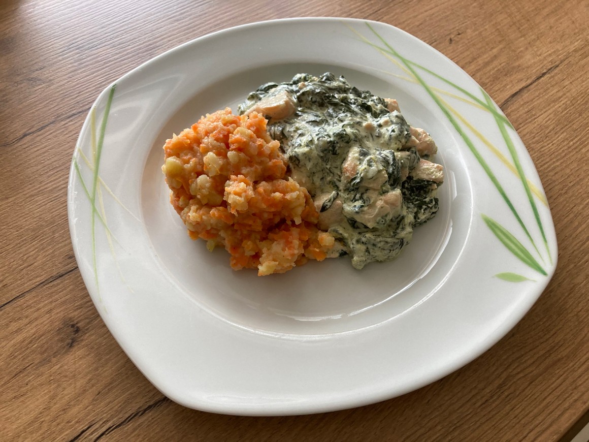 Lachs-Ragout mit Möhren-Kartoffelstampf