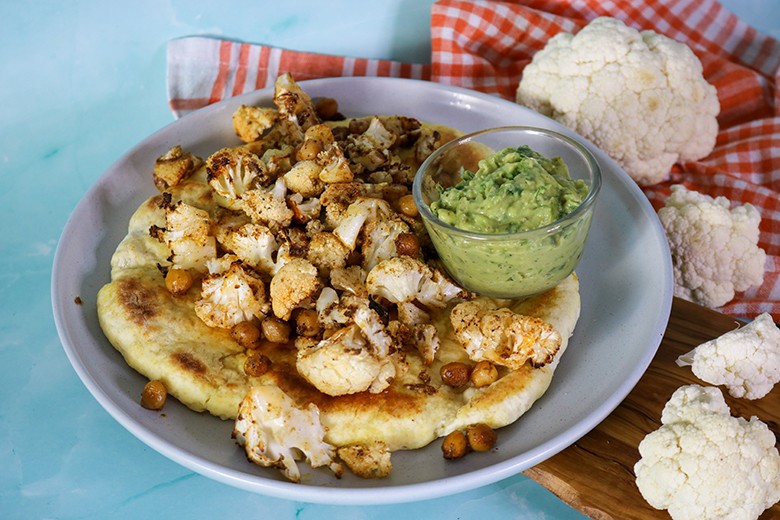Pitas mit Blumenkohl und Avocada Dip