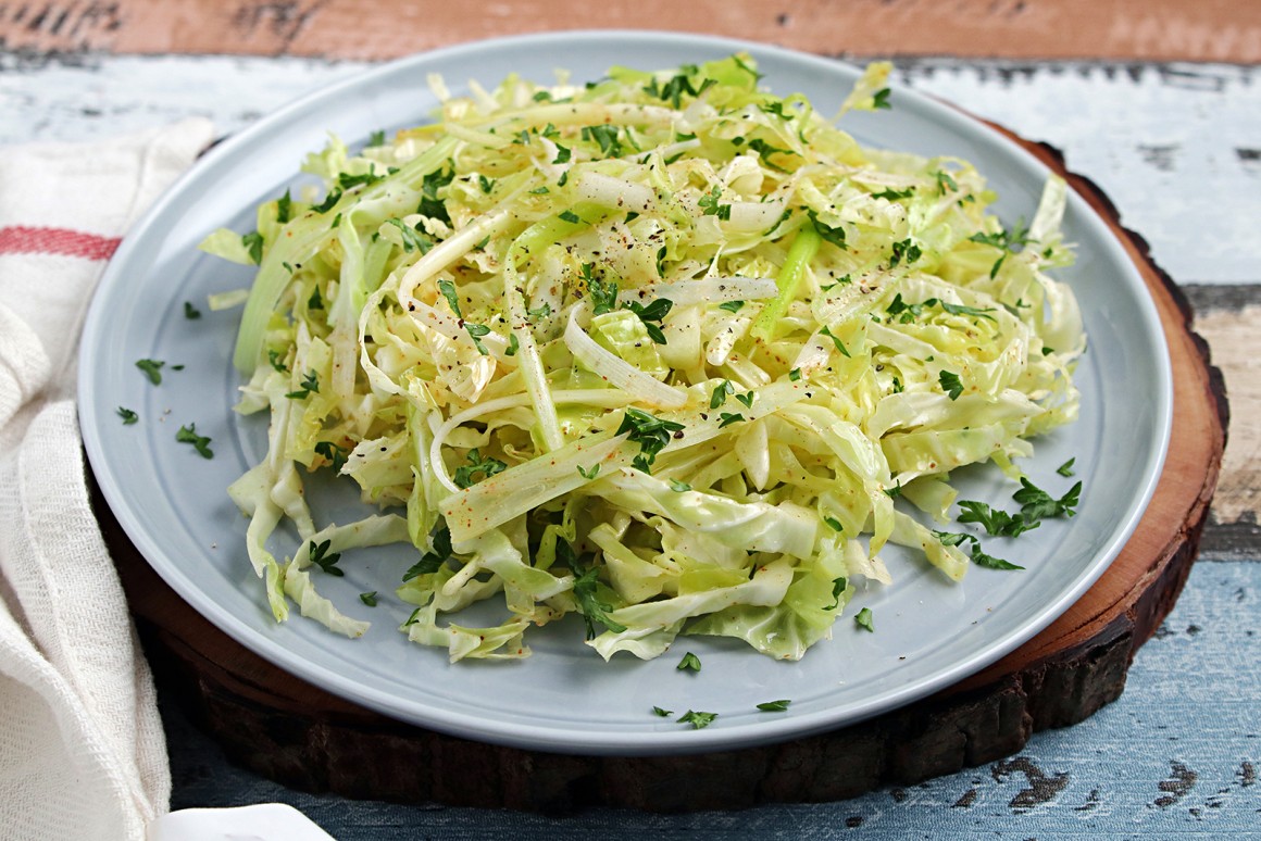 Lauwarmer Spitzkohlsalat