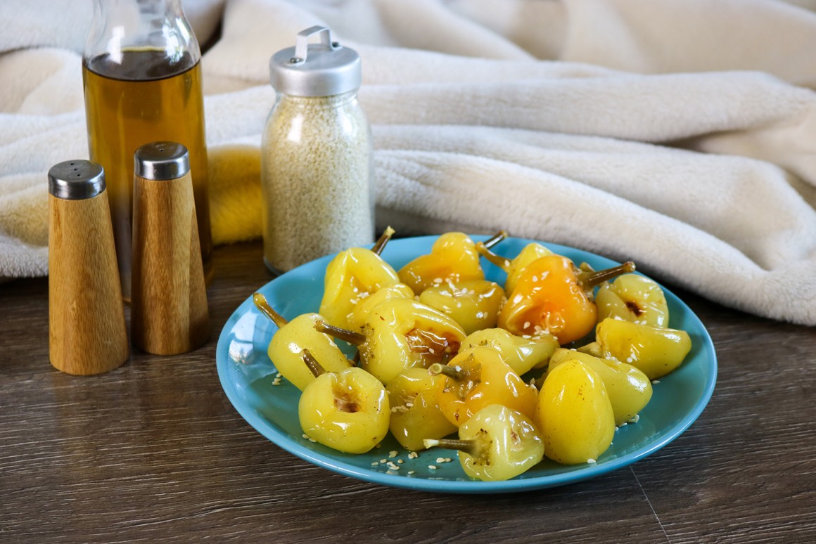 Gebratene Mini-Paprika mit Sesam
