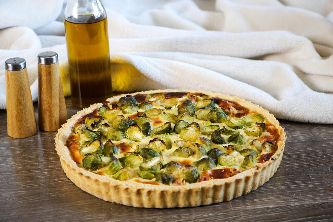 Rosenkohl-Quiche mit Speck und Zwiebeln