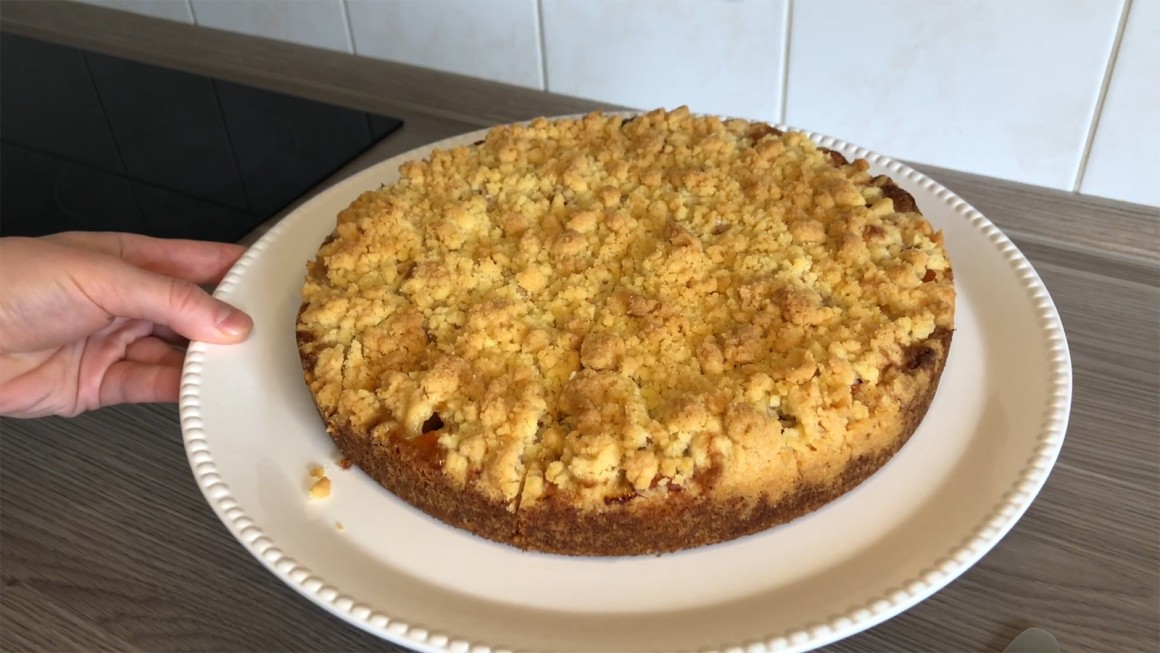 Aprikosenkuchen mit Streusel