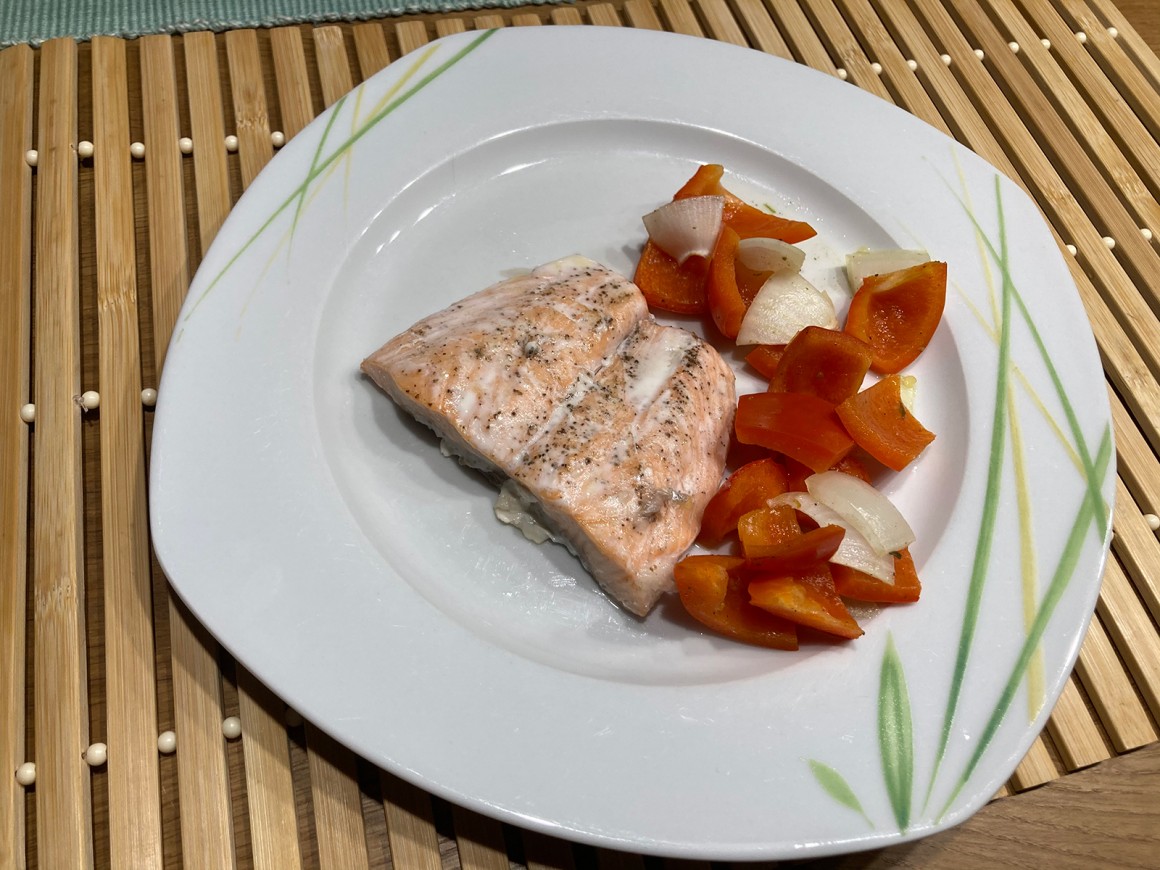 Wildlachs mit Paprikagemüse