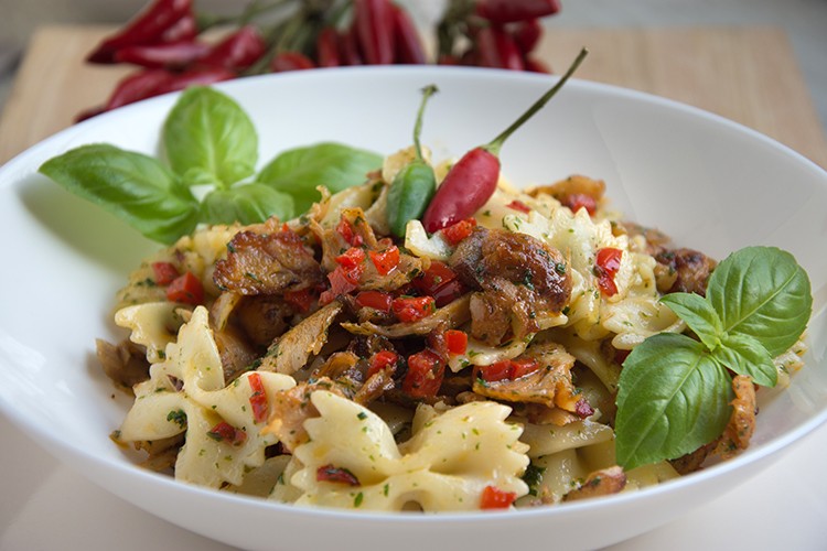 Chili-Basilikum-Pasta