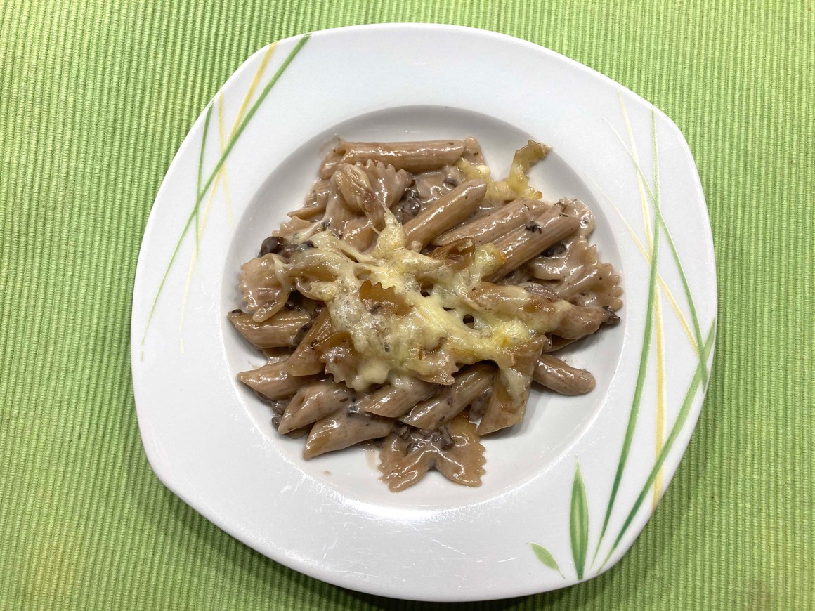 Nudelauflauf mit Champignons aus einem Pot