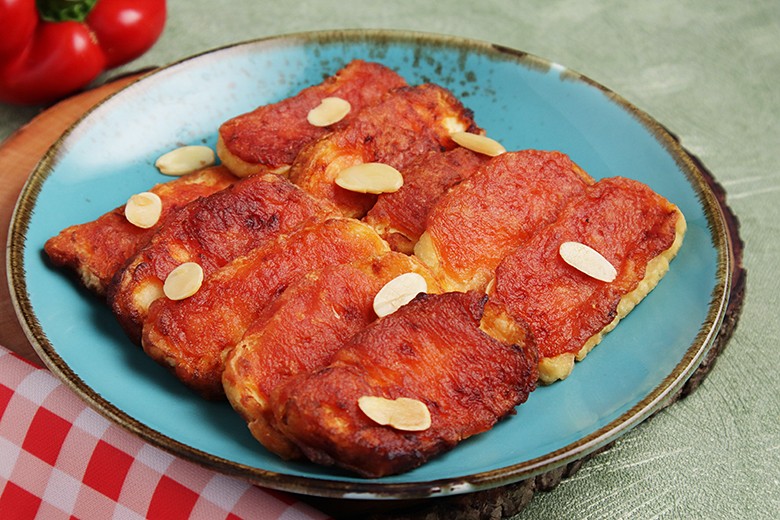 Tofu-Schnitzel mit Mandel-Paprika-Sauce