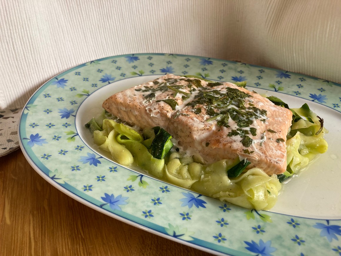 Wildlachs aus dem Backofen mit Zoodles