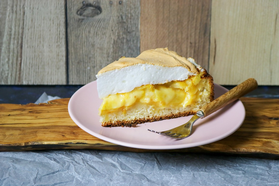 Ananas-Baiser-Torte