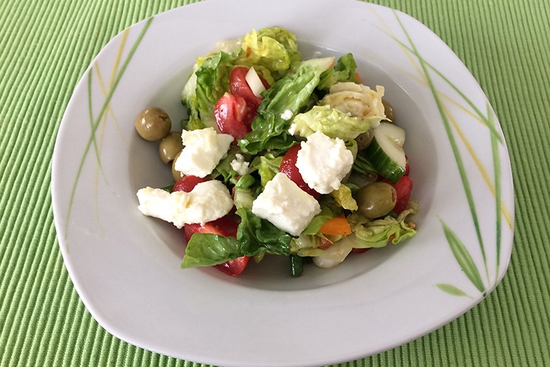 Gebratener Schafskäse mit Salat