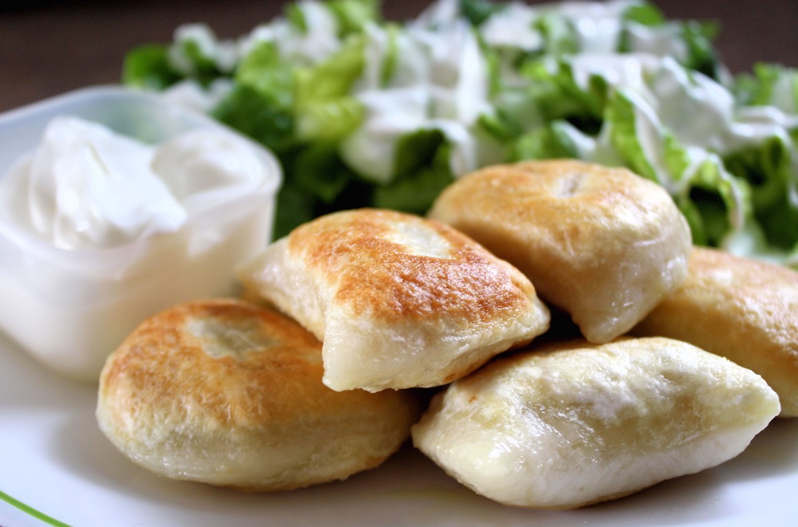 Piroggen mit Quark-Feta-Füllung