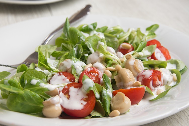 Feldsalat mit Champignons