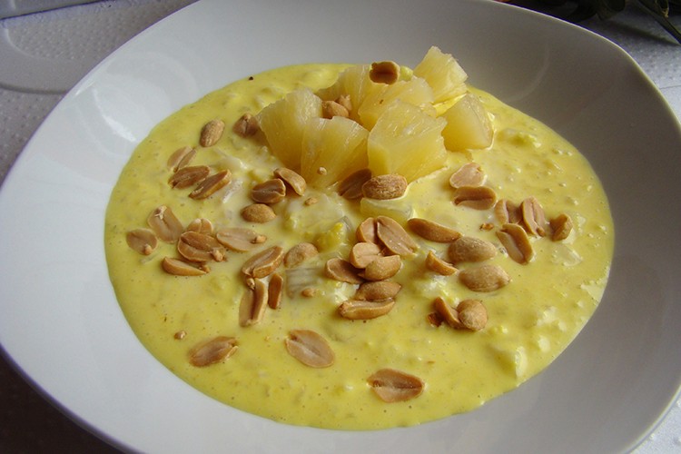 Afrikanischer Milchreis mit Ananas