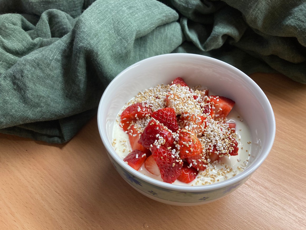 Erdbeerdessert mit Amaranth