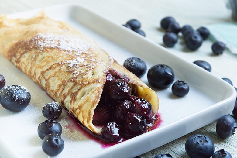 Gefüllte Pfannkuchen mit Heidelbeeren