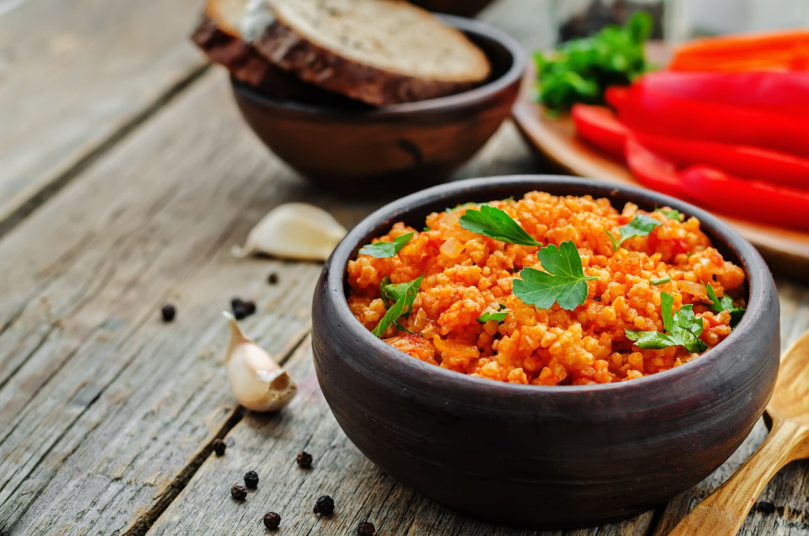 Hirsebrei mit Tomaten