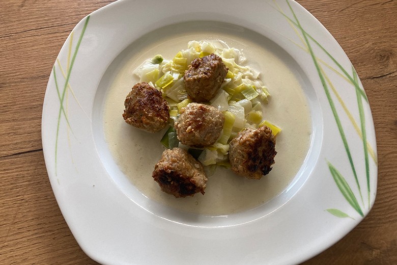 Lauch mit Hackfleischbällchen