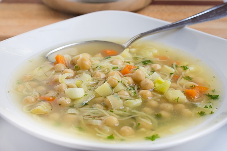 Kichererbsen-Nudelsuppe