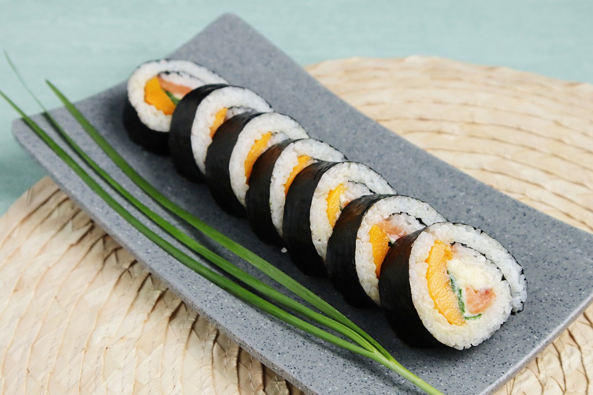 Hosomaki mit Lachs und Frischkäse