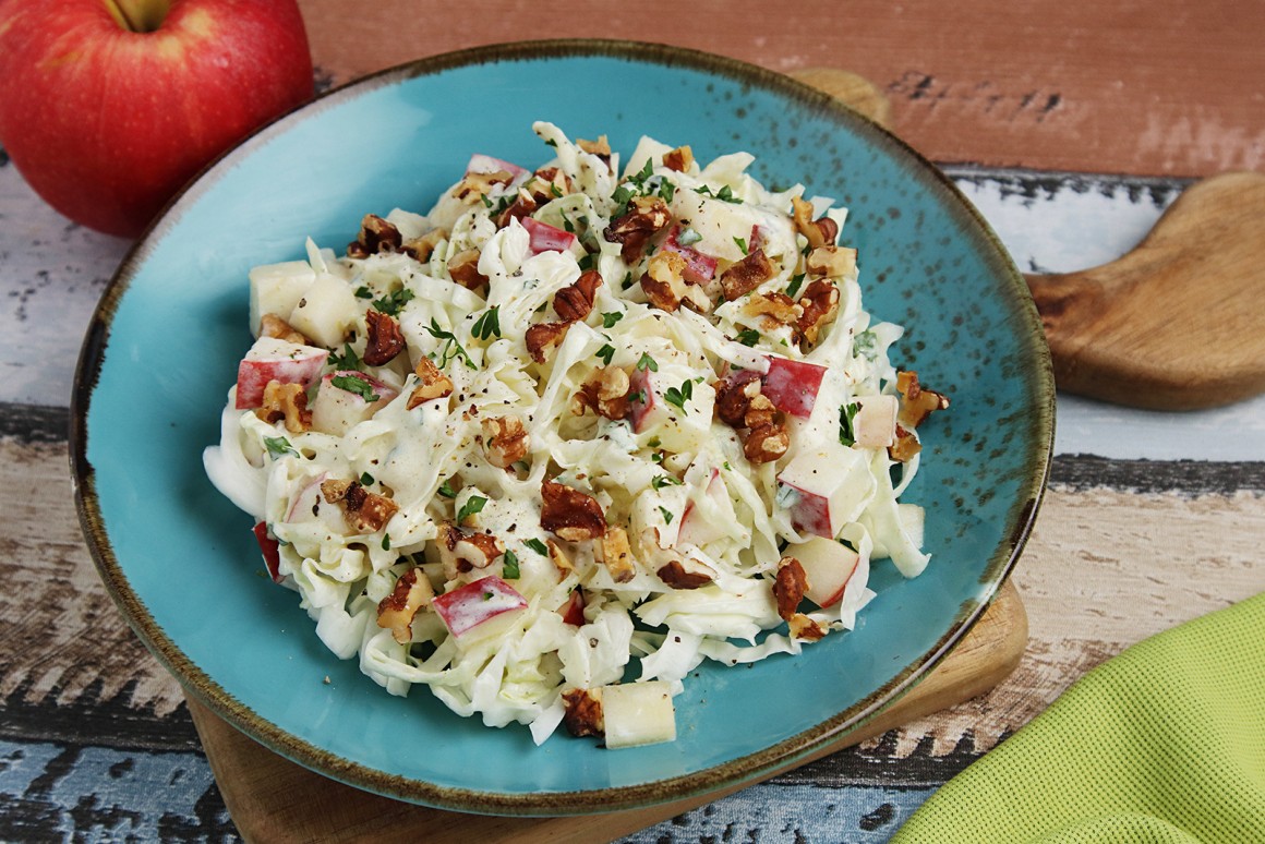 Spitzkohl-Apfel-Walnuss-Salat