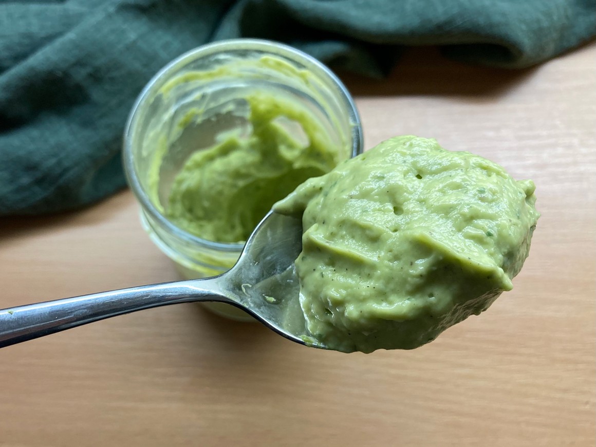 Schnelles Avocadodressing mit Zitrone