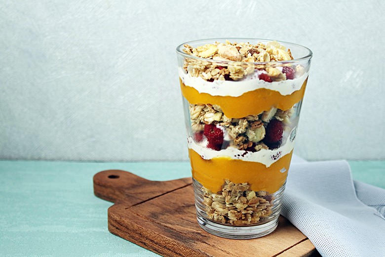 Himbeer-Mango-Schichtspeise