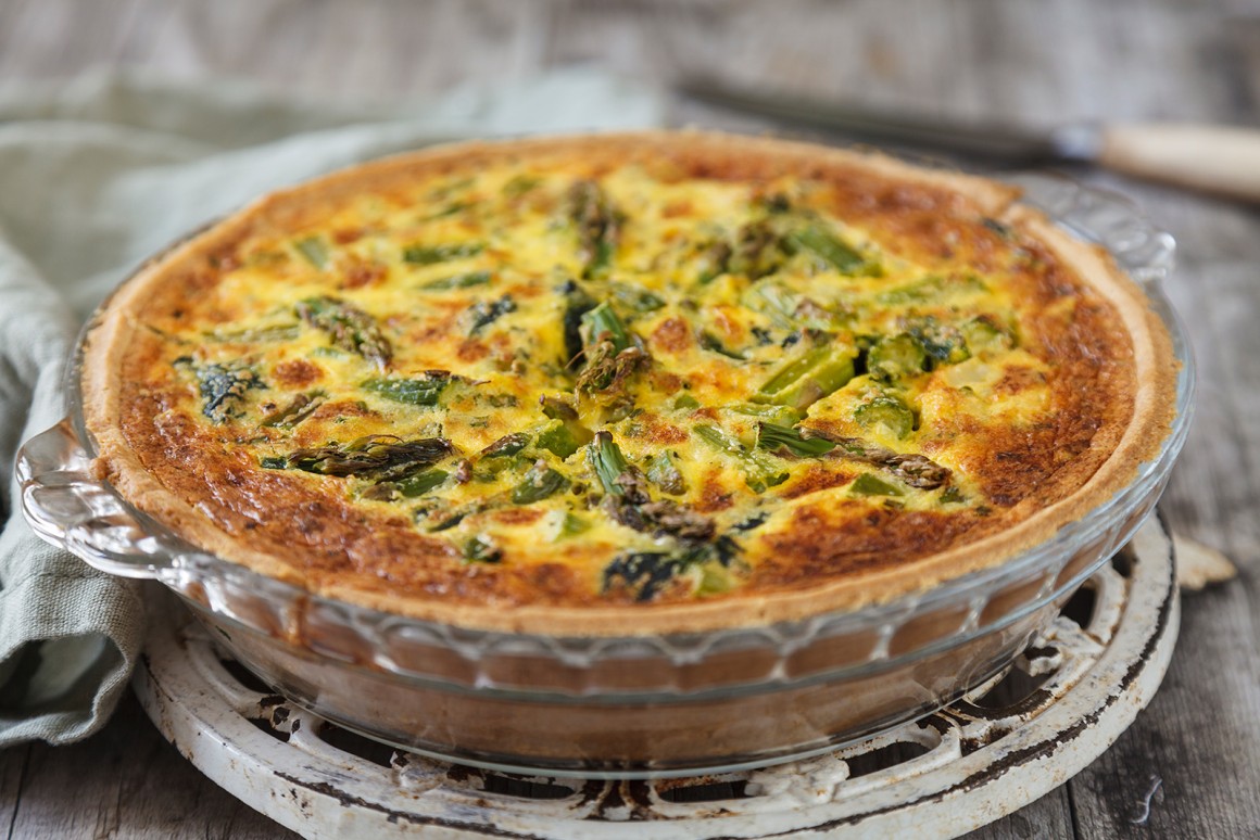 Blumenkohl-Quiche mit Spargel und Spinat