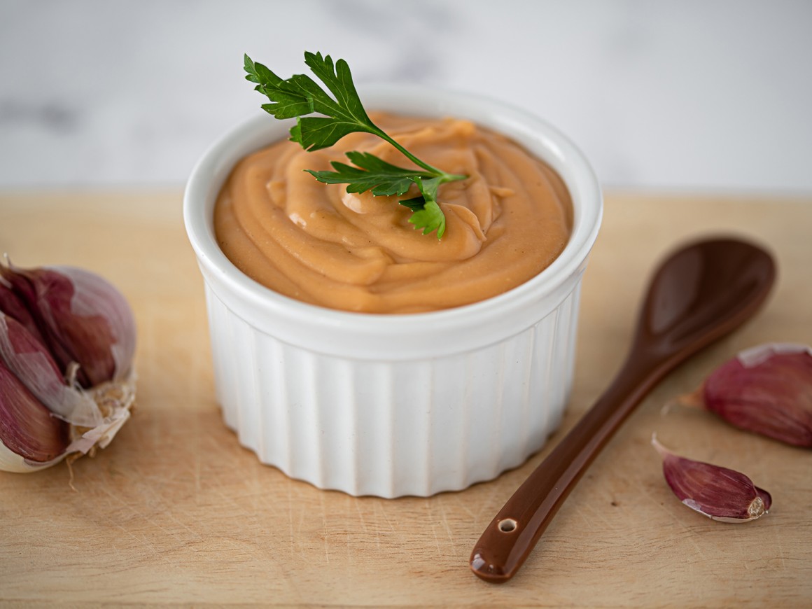 Cremige Erdnusssauce mit Knoblauch