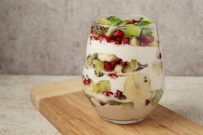 Kokos-Creme mit exotischen Früchten