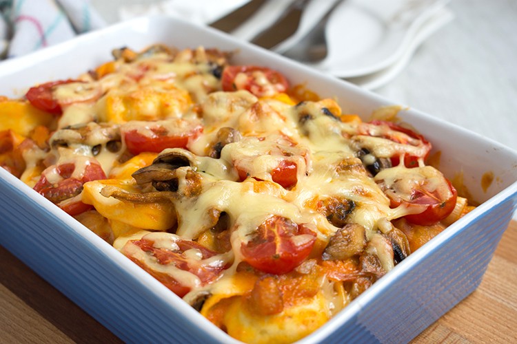 Herzhafter Tortelliniauflauf mit Pilzen