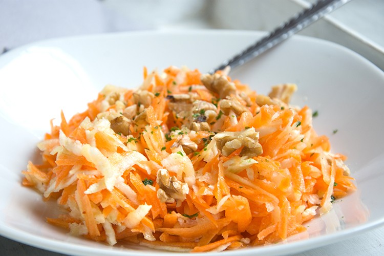 Möhren-Apfel-Sellerie-Salat
