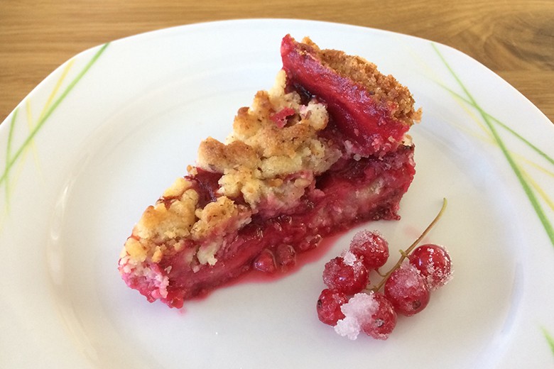 Saftiger Johannisbeerkuchen mit Streuseln