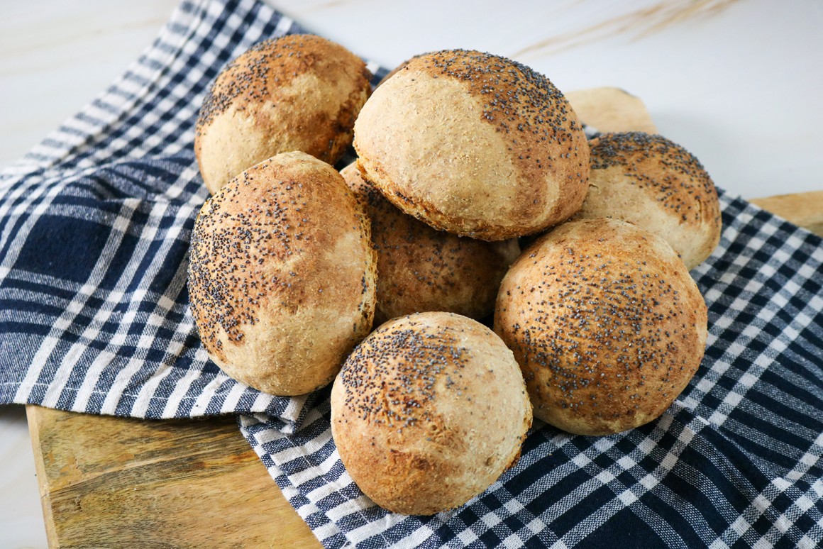 Milchbrötchen mit Mohn