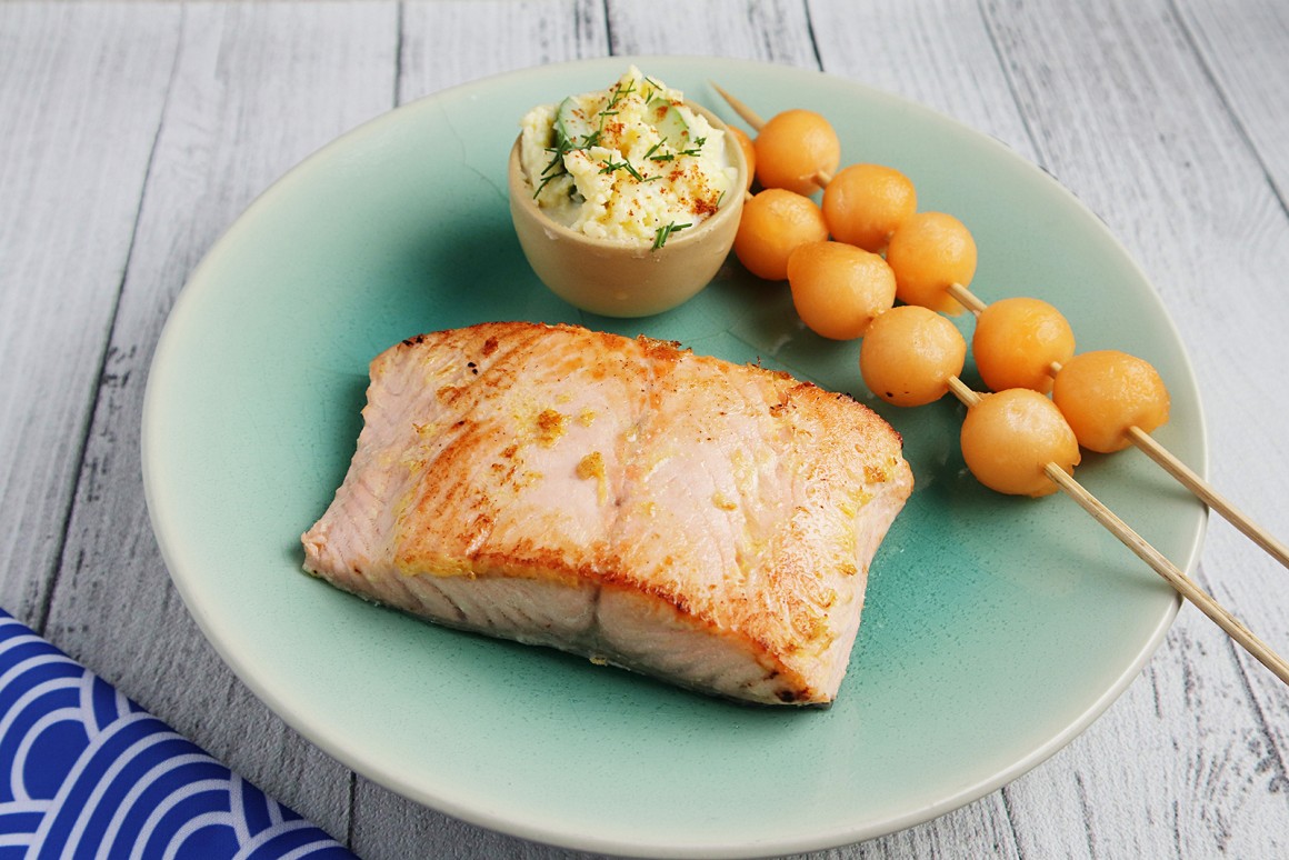 Lachs mit Gurkendip